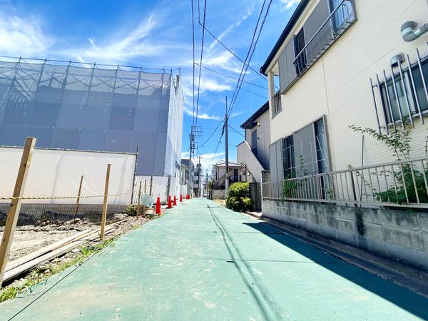前面道路含む外観
