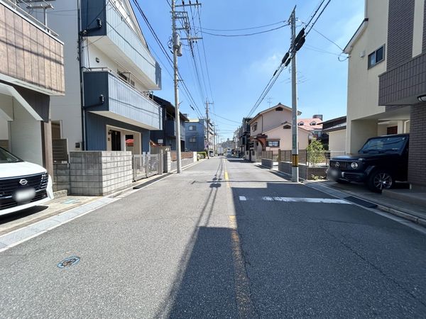 前面道路含む外観