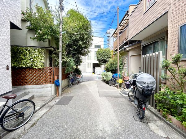 前面道路含む外観