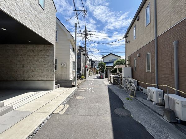 前面道路含む外観