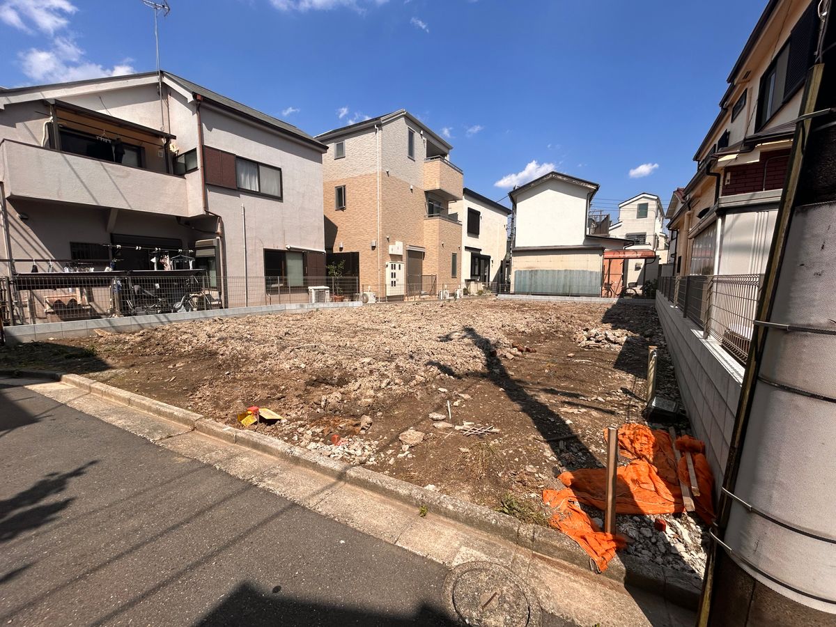 前面道路含む外観