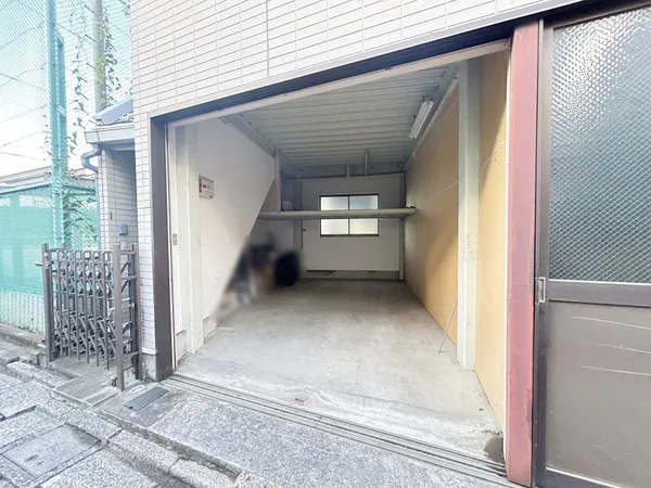 ビルトインガレージ付き