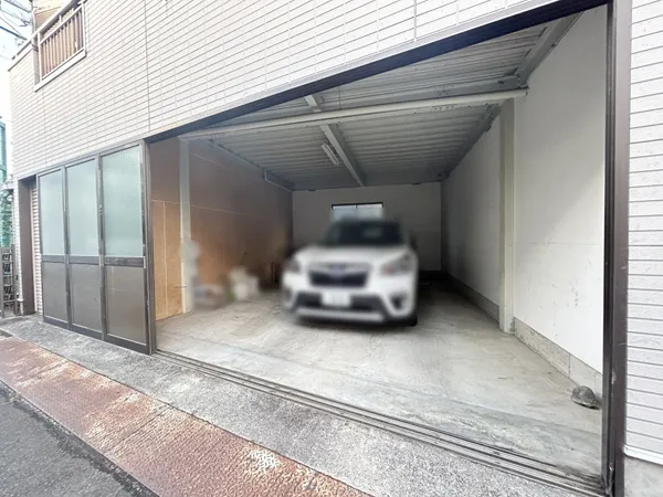 ビルトインガレージ付き