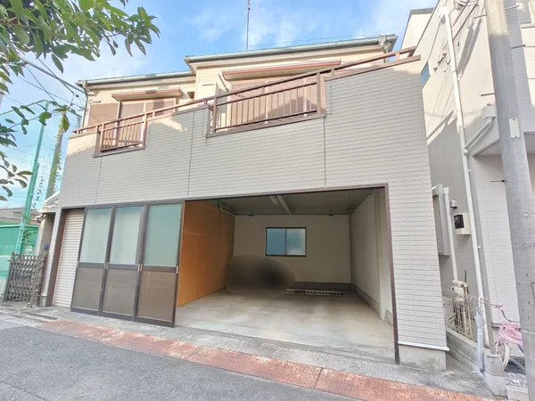 ビルトインガレージ付き