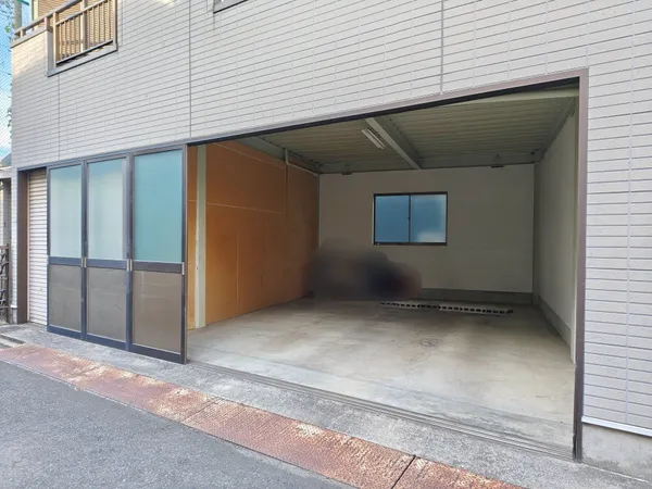 ビルトインガレージ付き