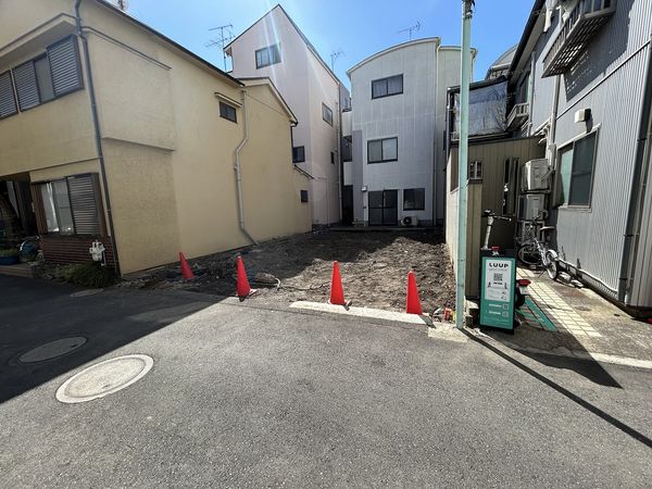 台東区根岸4丁目 前面道路含む外観