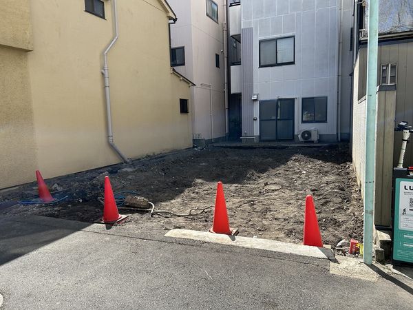 台東区根岸4丁目 前面道路含む外観