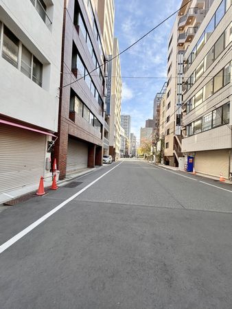 千代田区東神田3丁目 前面道路含む外観