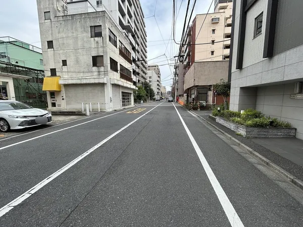北東側前面道路