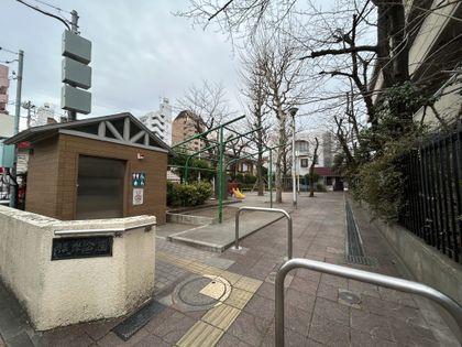 スカイコートヌーベル入谷 区立根岸公園(約390m) 区立根岸公園(約390m)