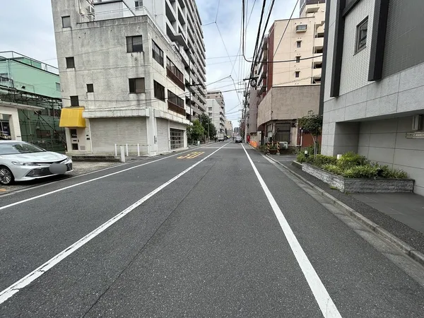 北東側前面道路