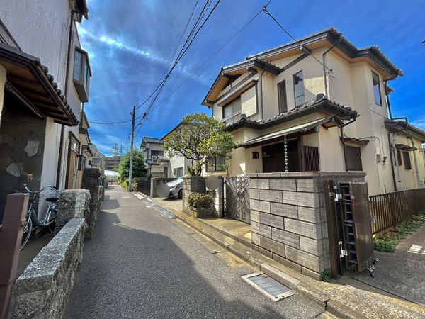 前面道路含む外観