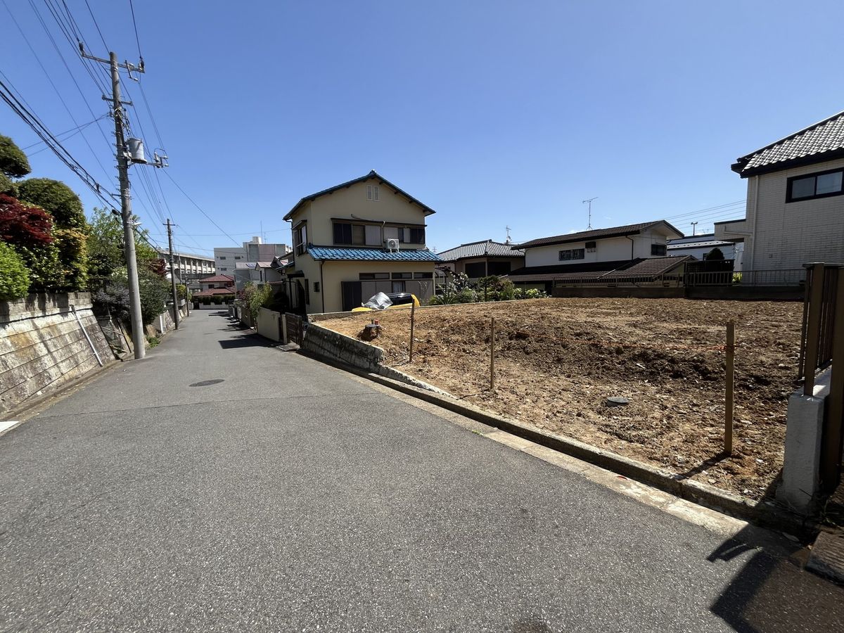 前面道路含む外観