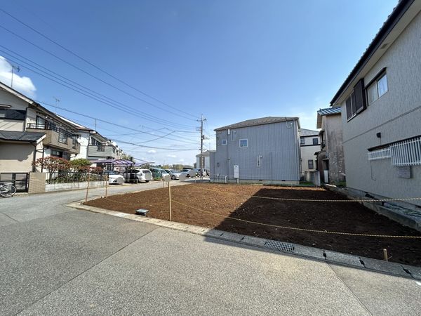 千葉市花見川区横戸町 新築戸建 前面道路含む外観