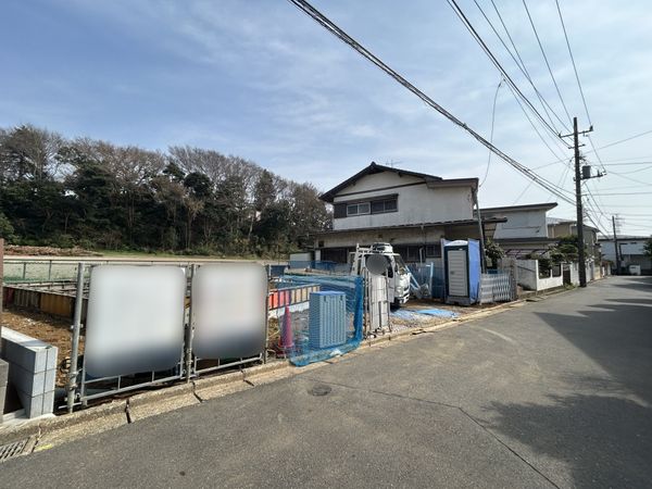 船橋市前貝塚町 戸建 前面道路含む外観 船橋市前貝塚町 戸建 前面道路含む外観