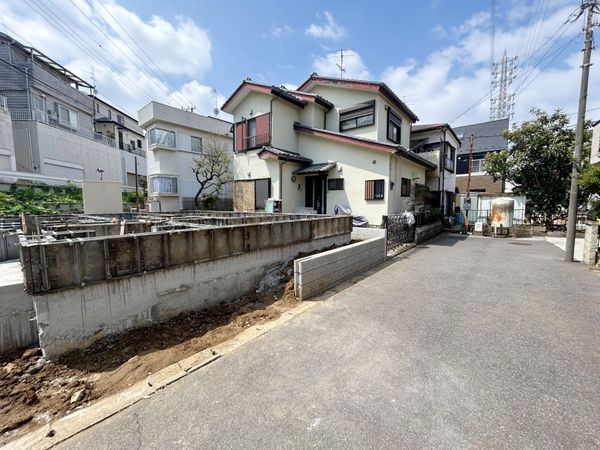 船橋市市場4丁目 新築戸建 前面道路含む外観 船橋市市場4丁目 新築戸建 前面道路含む外観