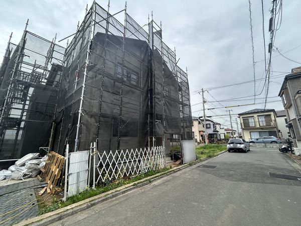 船橋市旭町3丁目 新築戸建 前面道路含む外観 船橋市旭町3丁目 新築戸建 前面道路含む外観