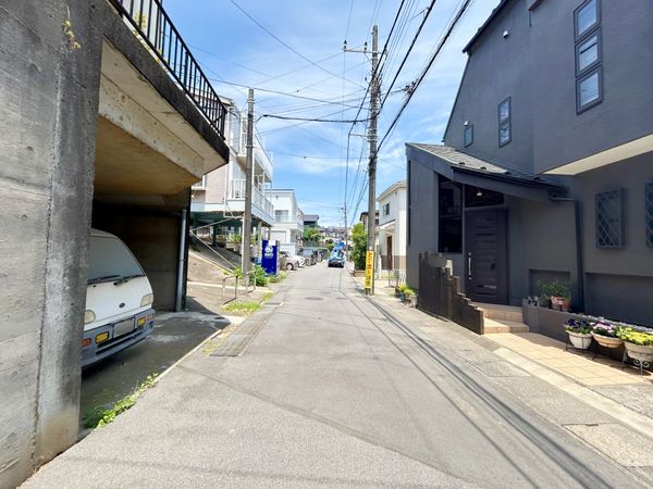 前面道路含む外観