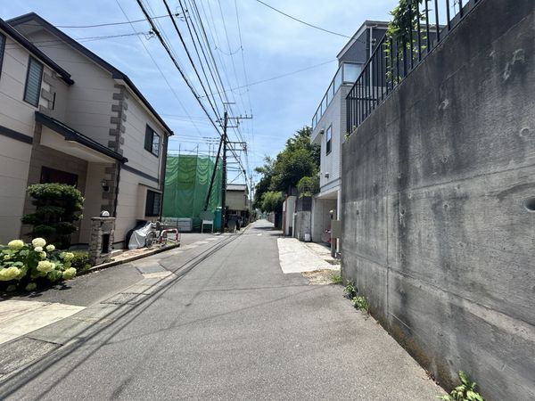 前面道路含む外観
