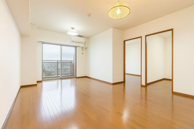 プリームスクエア本八幡 リビング