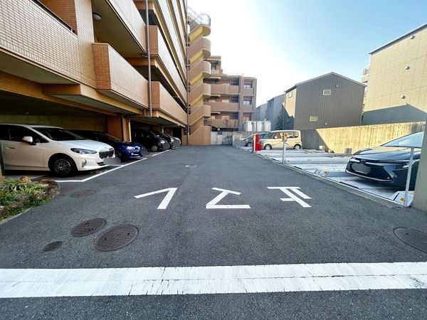 コスモ浦安ウイングコート 駐車場