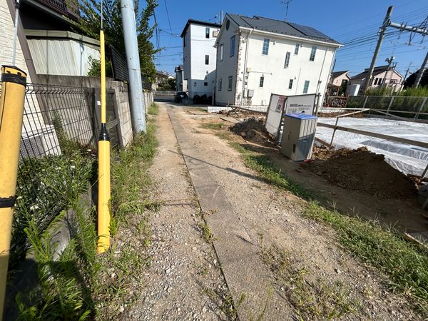 前面道路含む外観