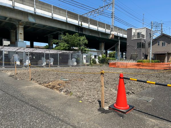 市川市新田4丁目 土地 前面道路含む外観