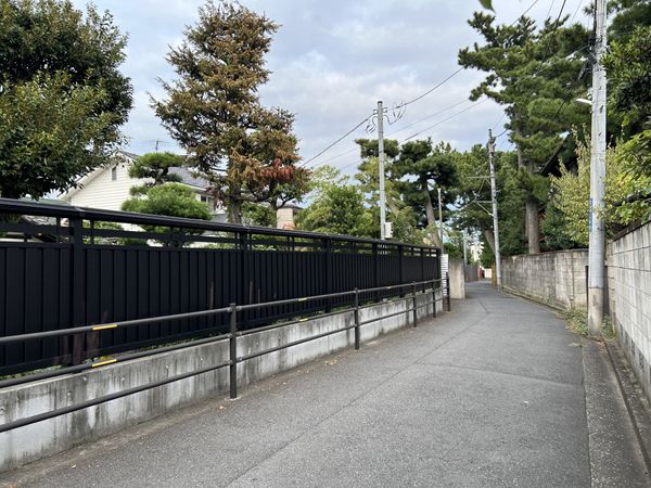 前面道路含む外観