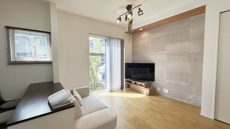 市川市稲荷木1丁目戸建 リビング