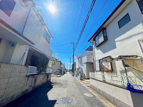 市川市新田3丁目 戸建 前面道路含む外観