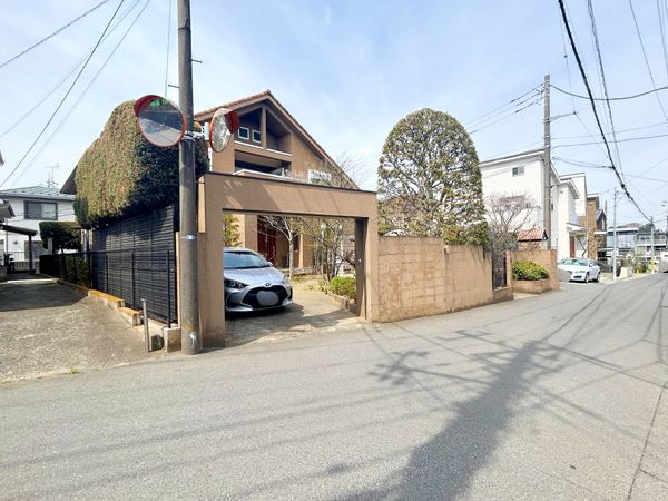 市川市真間5丁目 戸建 前面道路含む外観 市川市真間5丁目 戸建 前面道路含む外観
