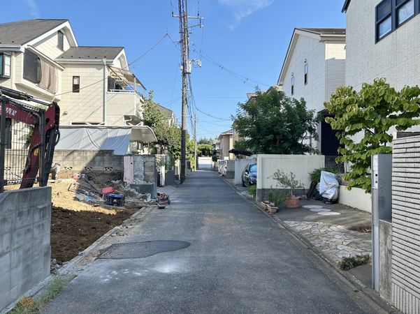 市川市宮久保1丁目新築戸建 前面道路含む外観