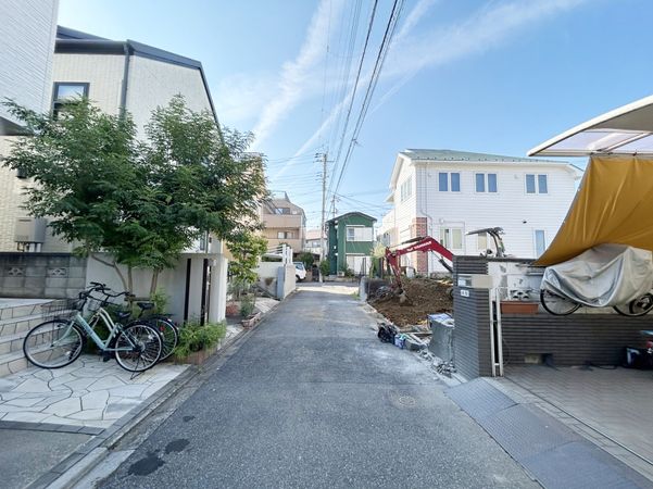 市川市宮久保1丁目新築戸建 前面道路含む外観