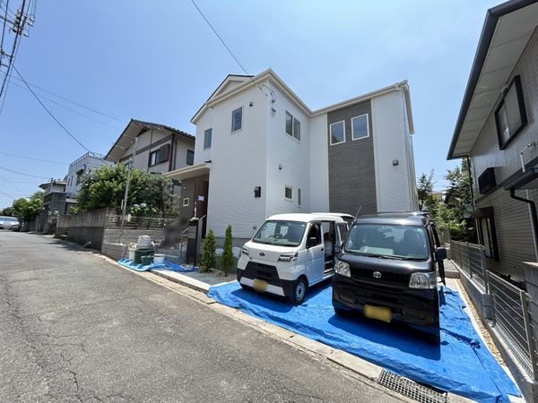 市川市中国分5丁目 新築戸建 前面道路含む外観 市川市中国分5丁目 新築戸建 前面道路含む外観