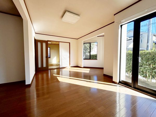 作新台6丁目 戸建 リビング