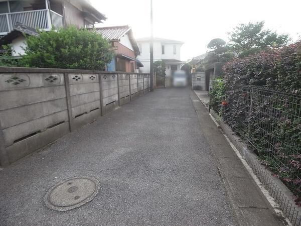 千葉市花見川区横戸町 戸建 前面道路含む外観