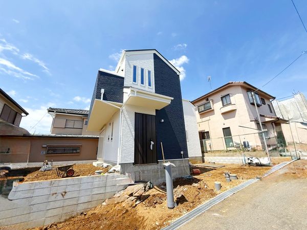 前面道路含む外観