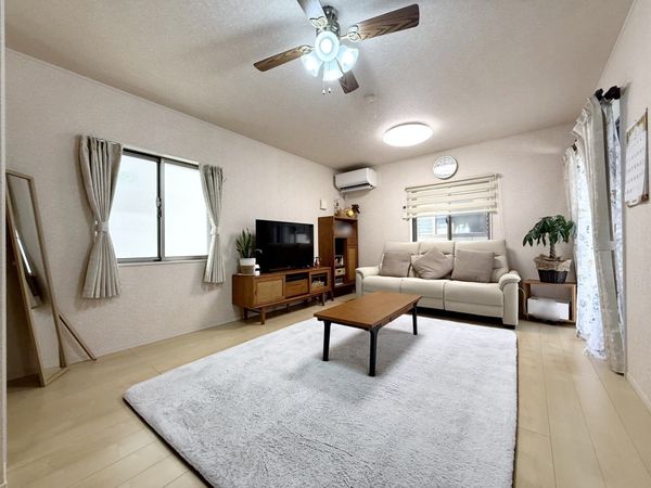 八千代台西8丁目 戸建 リビング