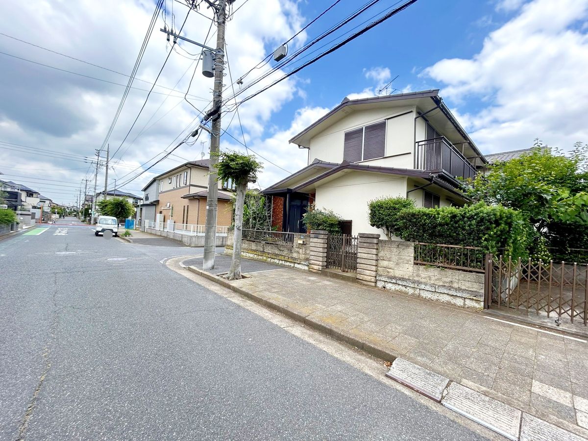 前面道路含む外観
