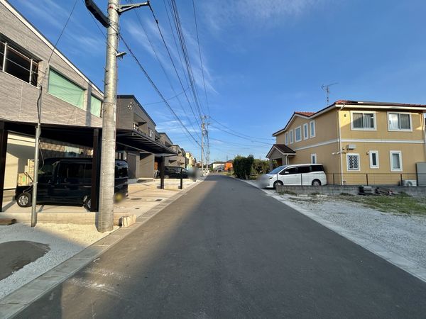 前面道路含む外観