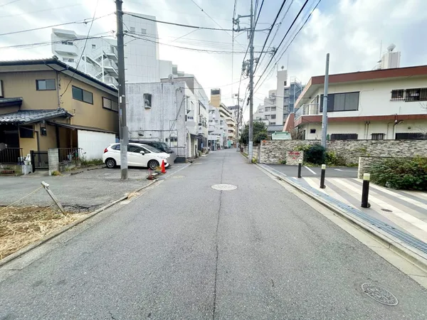 北西側前面道路