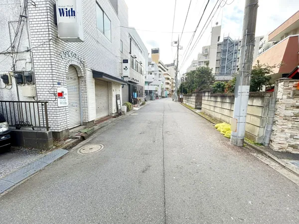 北西側前面道路