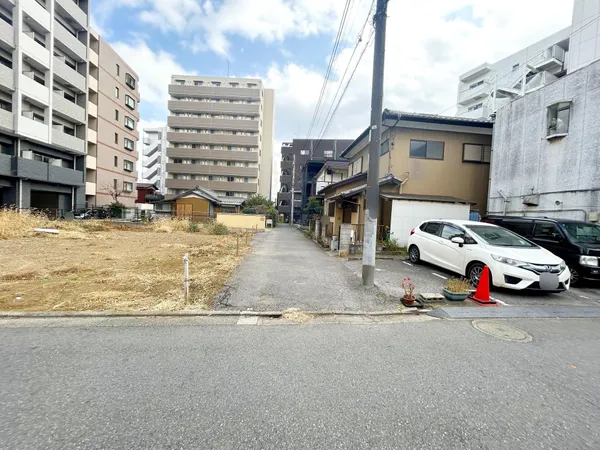 北東側前面道路