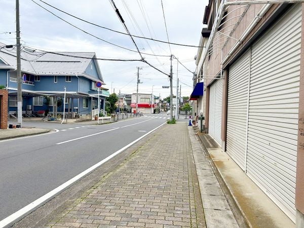 前面道路含む外観