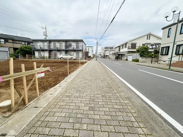 前面道路含む外観