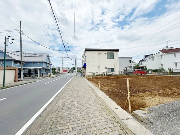 前面道路含む外観