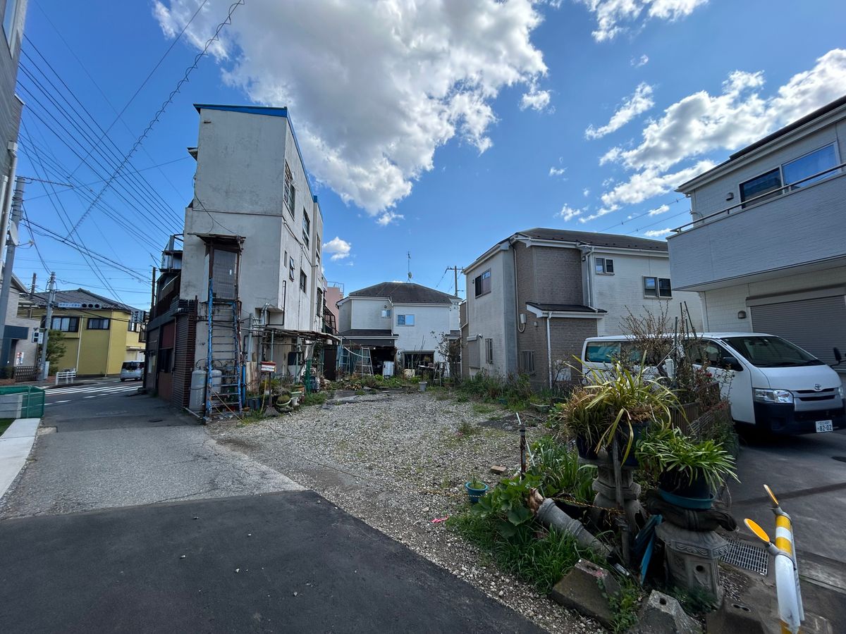前面道路含む外観
