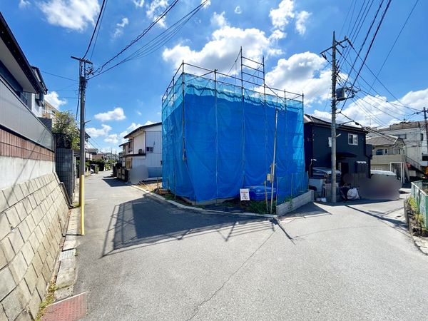 前面道路含む外観