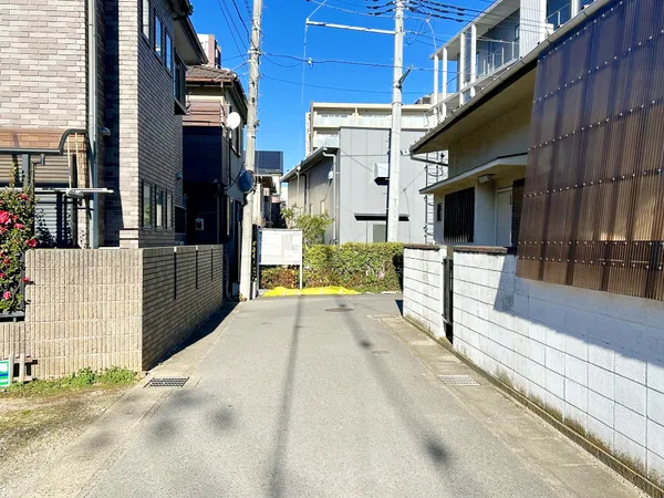 南東側前面道路