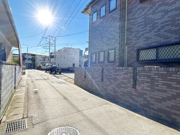 南東側前面道路